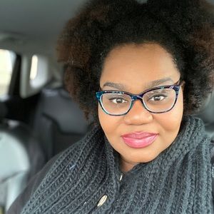 Meet your Posher, Monique